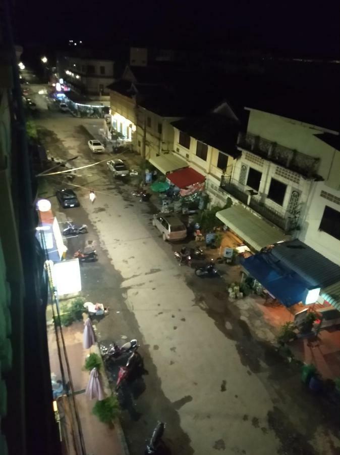 Captain Chim S Guesthouse Kampot Exterior photo